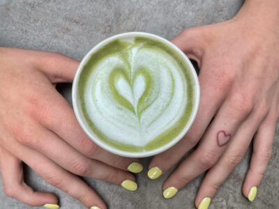 Valótlan Google értékelések kezelése a vendéglátásban, mit tehet az étterem vagy kávézó tulajdonosa?