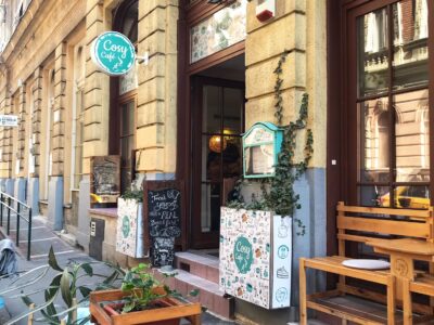 Kutyabarát reggeliző Budapesten – kutyával a Cosy Caféban