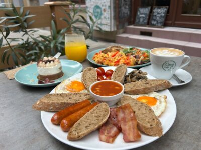 Reggeli az Oktogon közelében – egész napos brunch a Cosy Café Budapestben